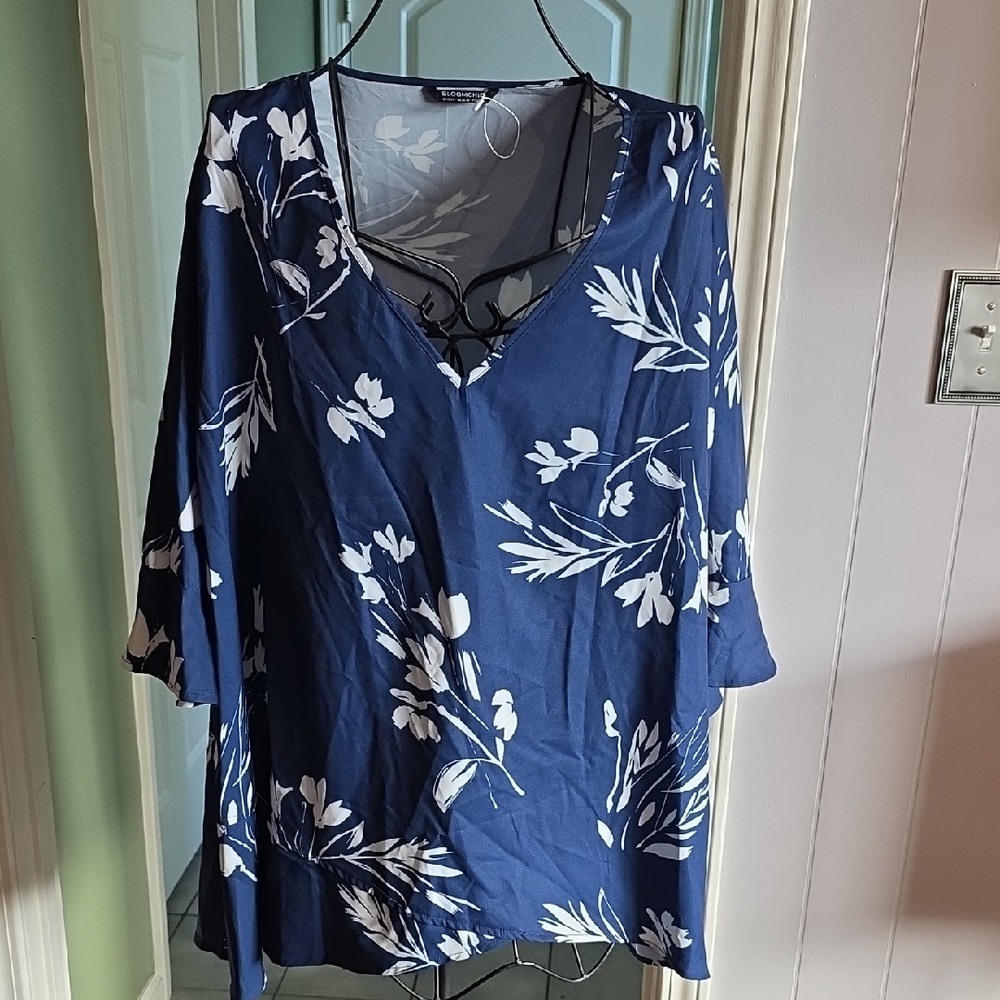 BloomChic Navy and White Floral Blouse